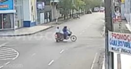 NA DOM PEDRO II: Acidente grave entre motos é registrado por câmera de monitoramento