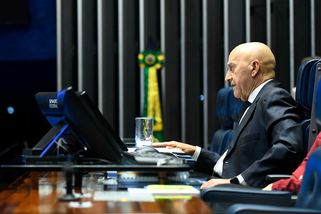 CONFÚCIO MOURA: Senador quer orçamento voltado para saúde e educação como prioridade do Brasil