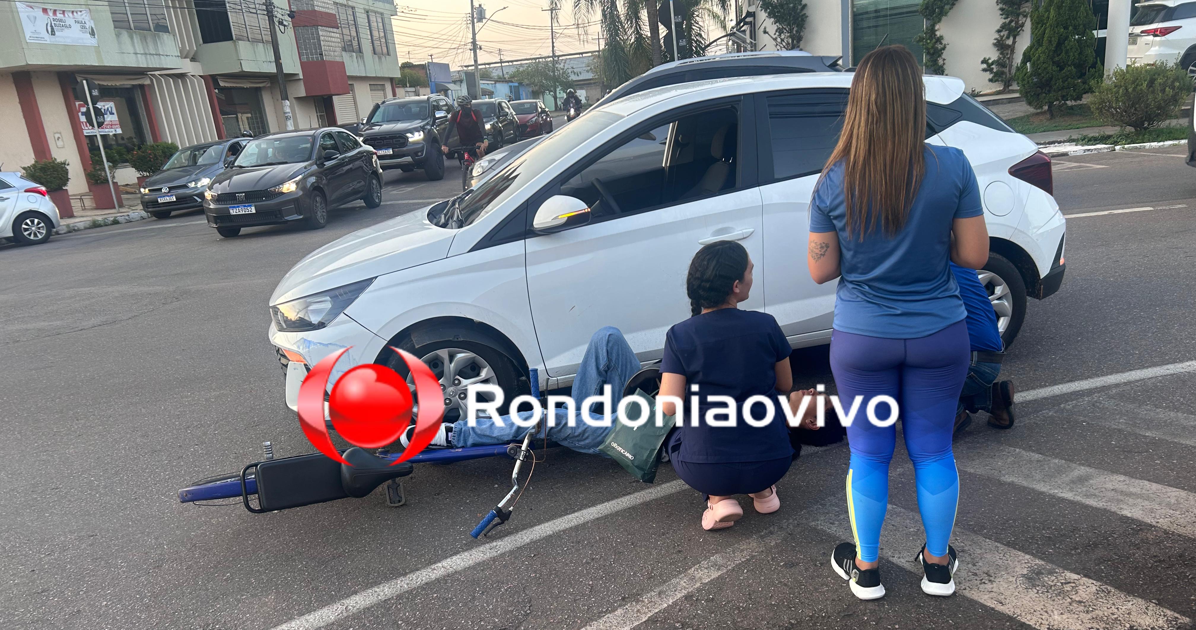 VÍDEO: Adolescente é atropelado por carro ao sair da escola