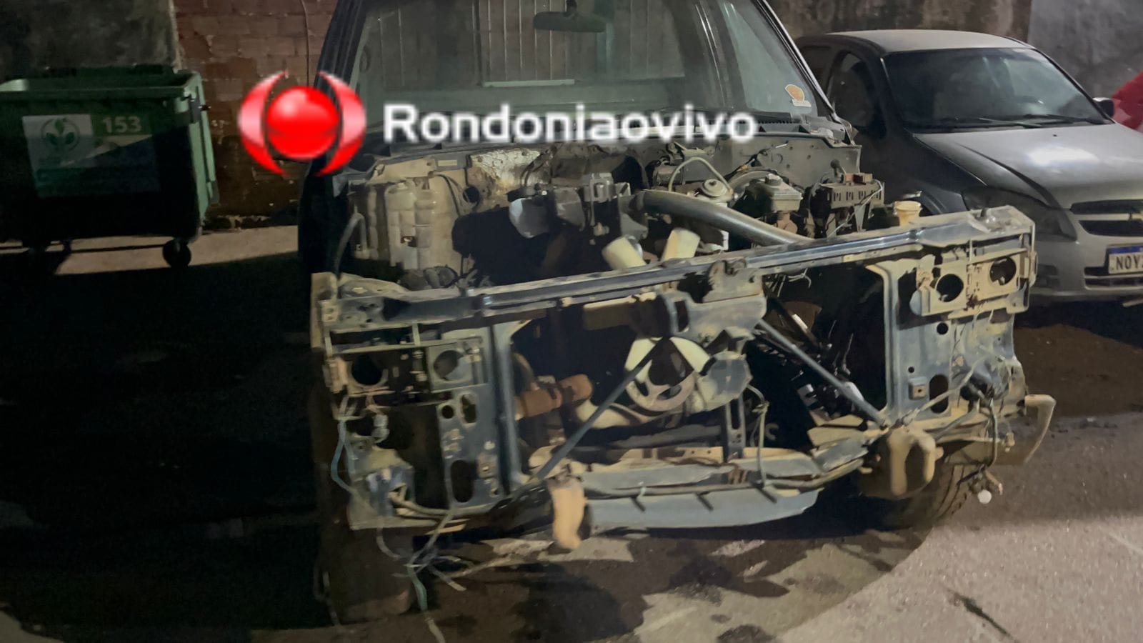 DESMANCHE: Dono de ferro velho é preso com caminhonete furtada em oficina