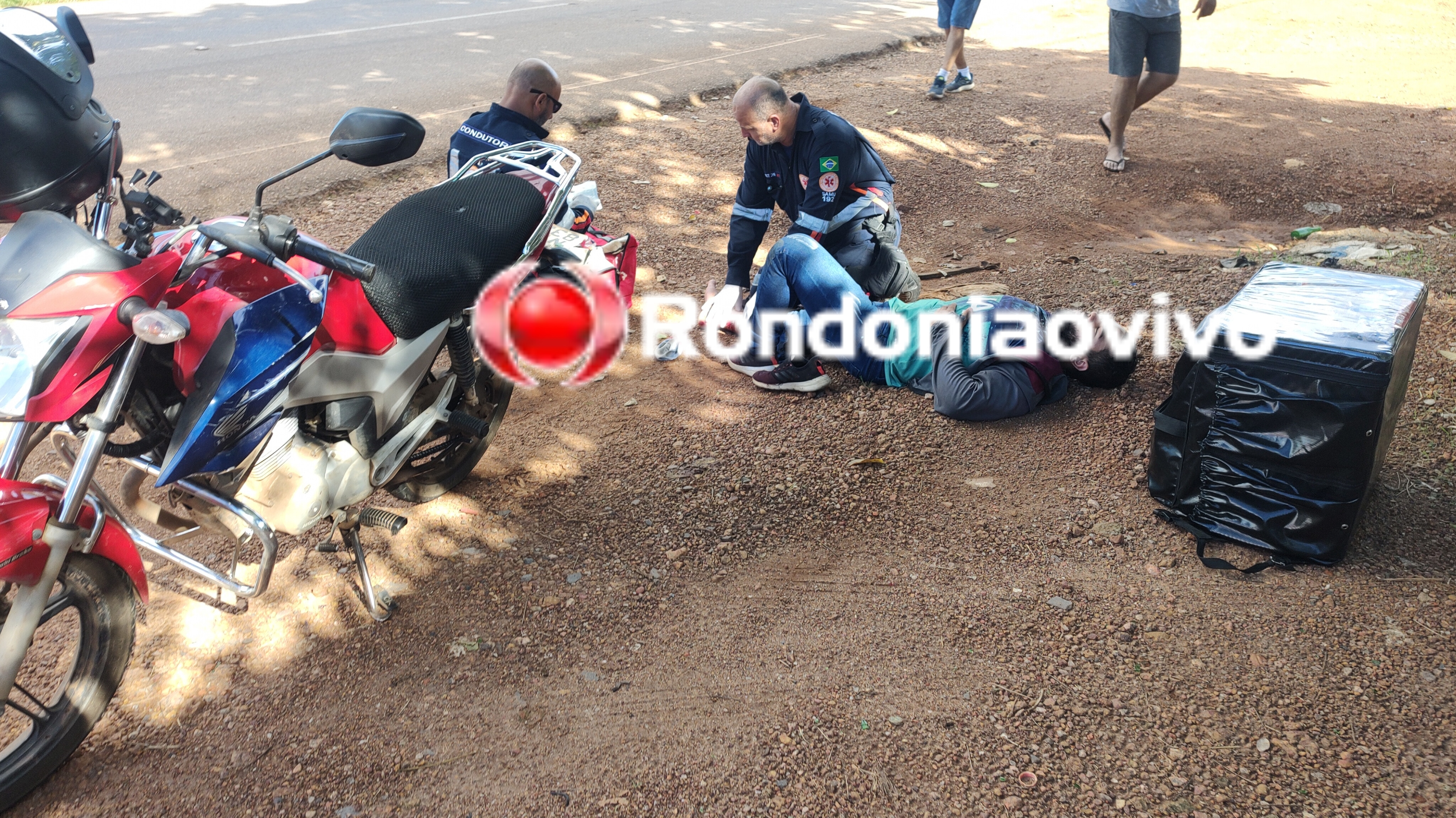 VÍDEO: Motoboy sofre grave lesão após cair em curva do viaduto 
