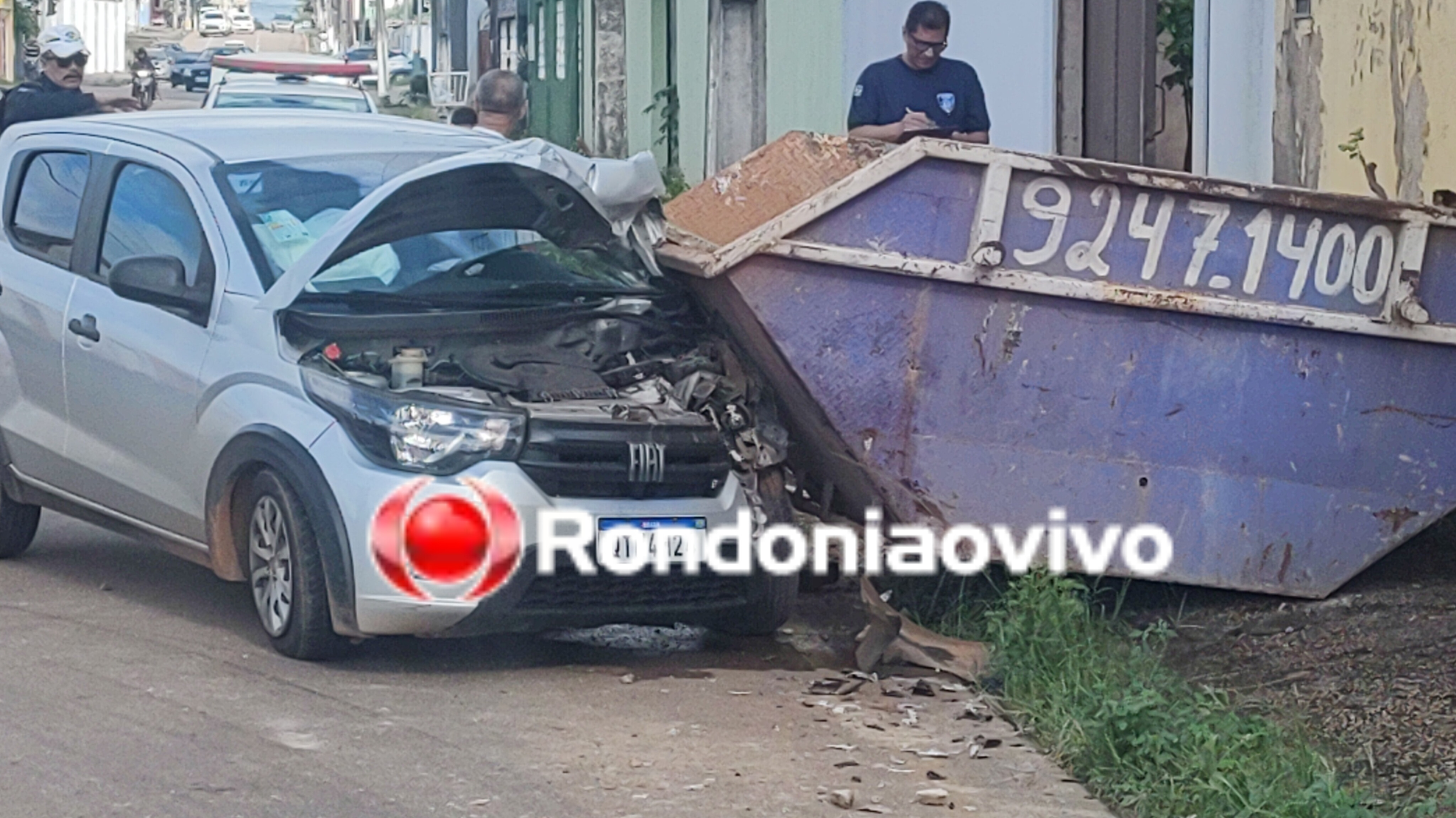 DESTRUIÇÃO: Motorista bate violentamente contra papa entulho na Pinheiro Machado