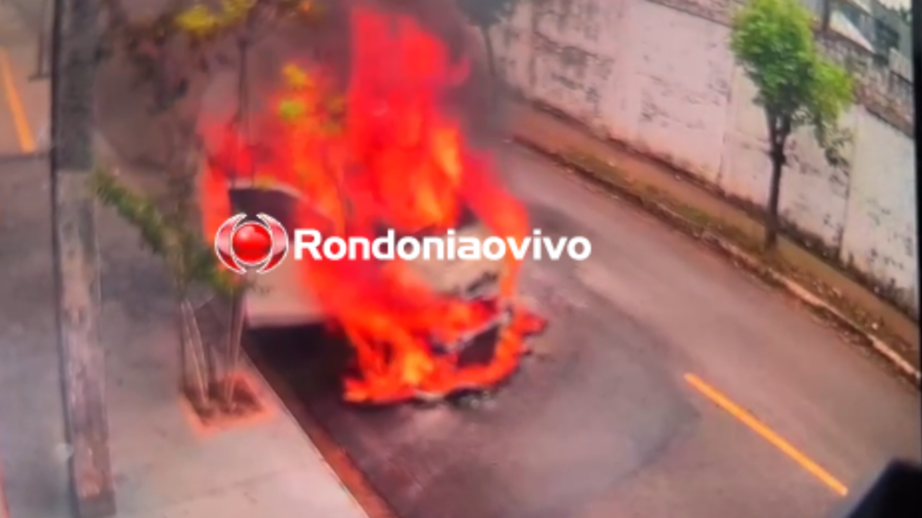 INCÊNDIO: Vídeo registra momento em que carro de motorista de aplicativo é destruído 