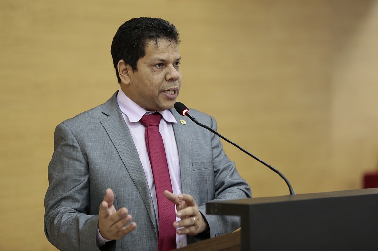 FISCALIZAÇÃO: Jair Montes quer informações sobre empresa que prestam serviços a Caerd e DER