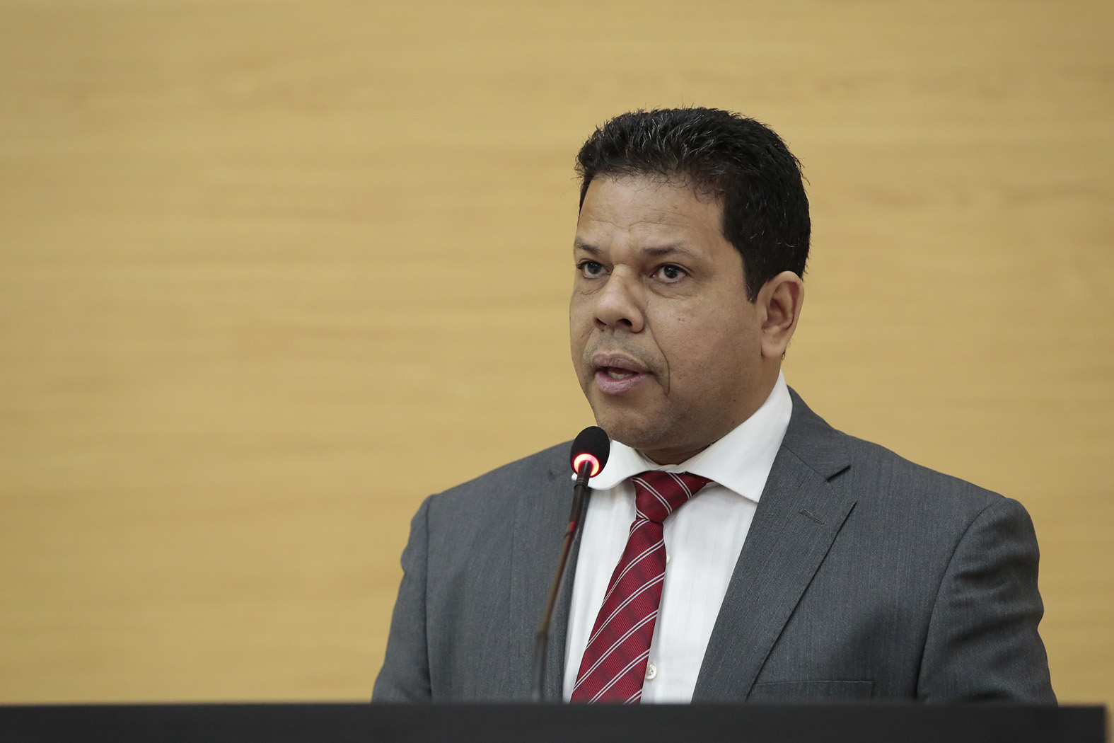 FISCALIZAÇÃO: Jair Montes solicita informações dos servidores e contratos da Caerd e Soph