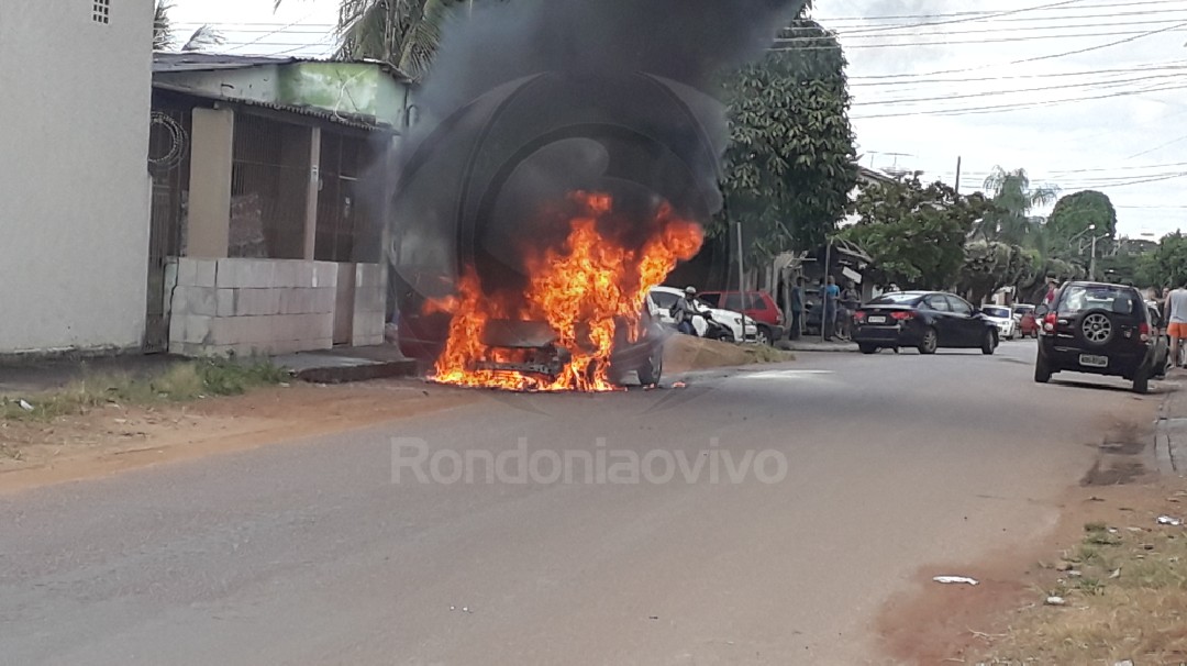 VÍDEO: Veículo ocupado por mulher e criança é destruído pelo fogo próximo ao shopping