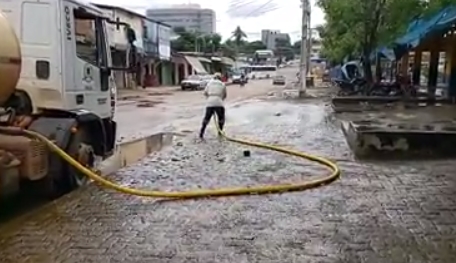 APÓS CHEIA: Antigo terminal de ônibus recebe limpeza; cracolândia no local é preocupante