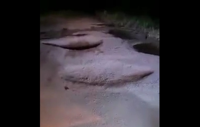 SOLO LUNAR: Rodovia federal em RO que liga Brasil à fronteira com a Bolívia está entregue aos buracos 