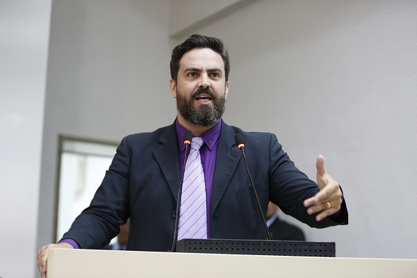 Léo Moraes pede limpeza e encascalhamento de ruas no Marcos Freire