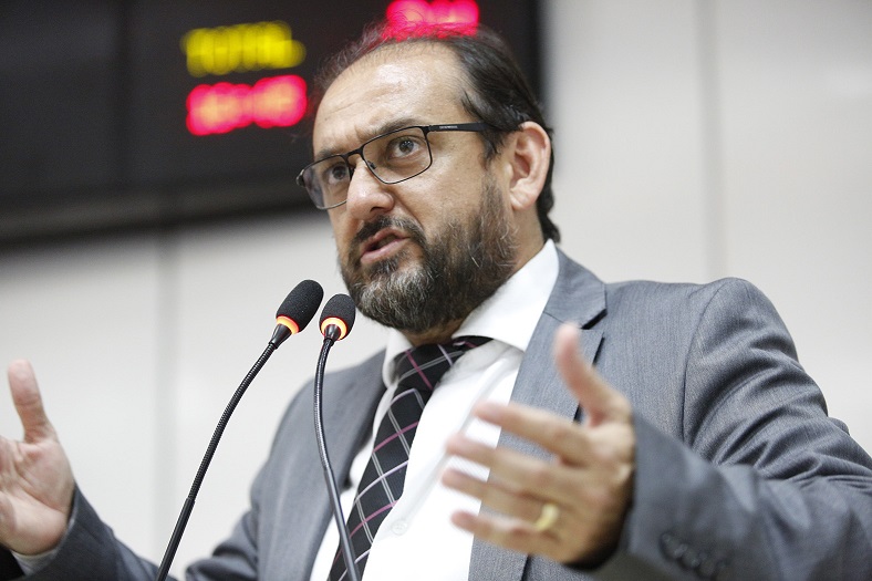 Laerte Gomes cobra providências para governo resolver falta de água