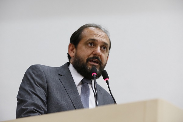 JI-PARANÁ: Laerte Gomes pede conclusão da obra do Beira Rio Cultural