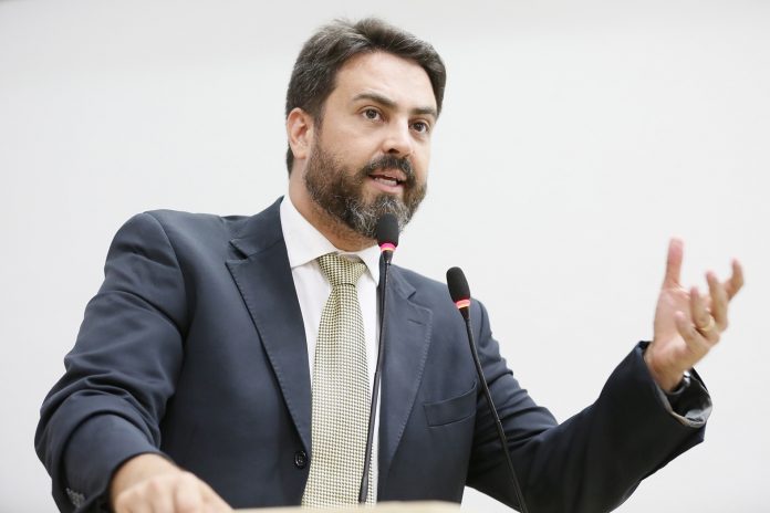 'PRIVILÉGIO PERNICIOSO': Léo Moraes cria polêmica ao propor fim da “herança” de imóveis funcionais