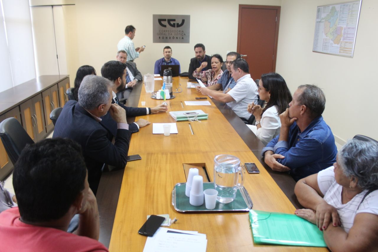 Léo Moraes e TJ tratam sobre as escrituras dos moradores do Bairro Aponiã