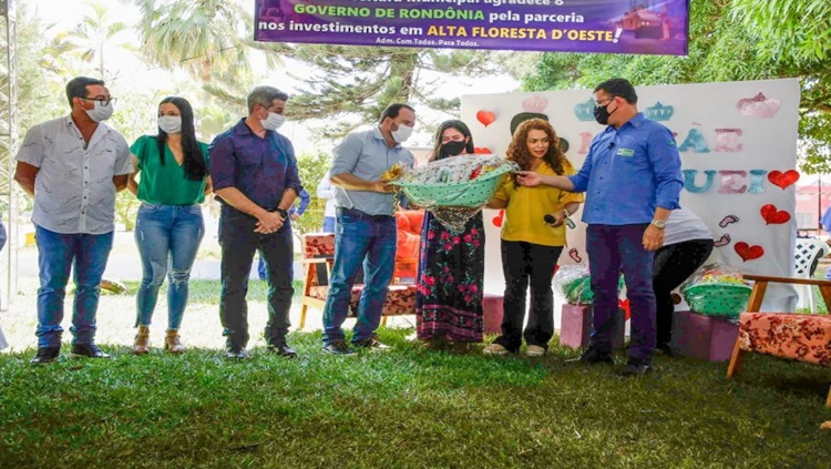 MAMÃE CHEGUEI: Seas entrega kit enxoval a gestantes de Alta Floresta do Oeste