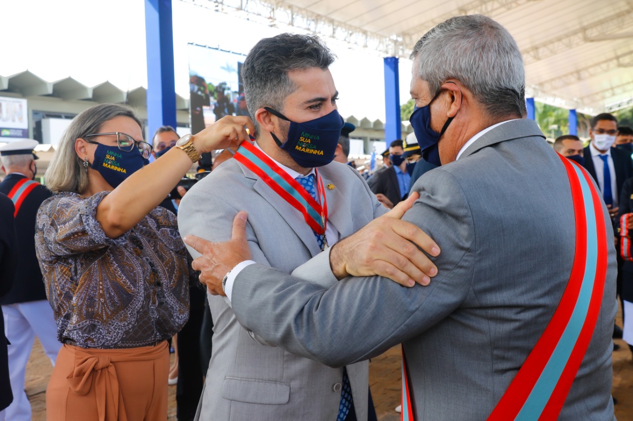 DA MARINHA: Em reconhecimento à atuação parlamentar, Marcos Rogério recebe homenagem 