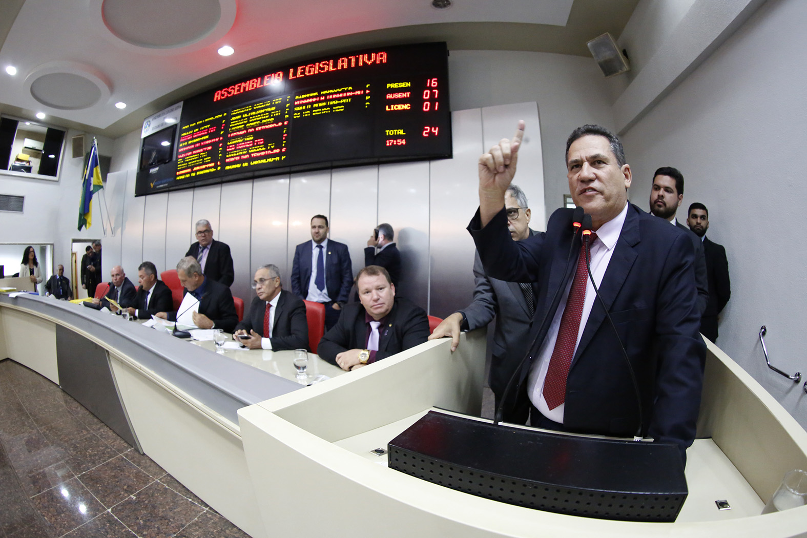 Maurão comemora decisão de manter policiais do ex-território na folha da União