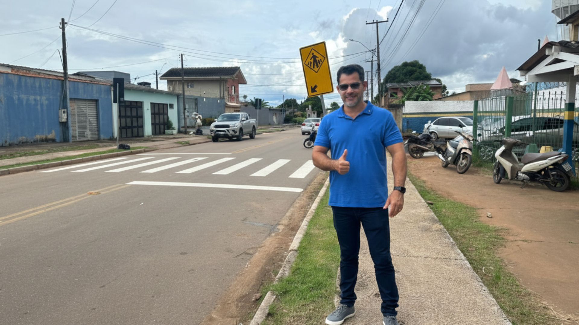 NILTON SOUZA: Vereador tem pedido atendido e faixa de pedestre é instalada em frente a escola