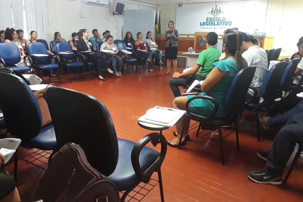 Novos cursos iniciaram nesta segunda-feira na Escola do Legislativo