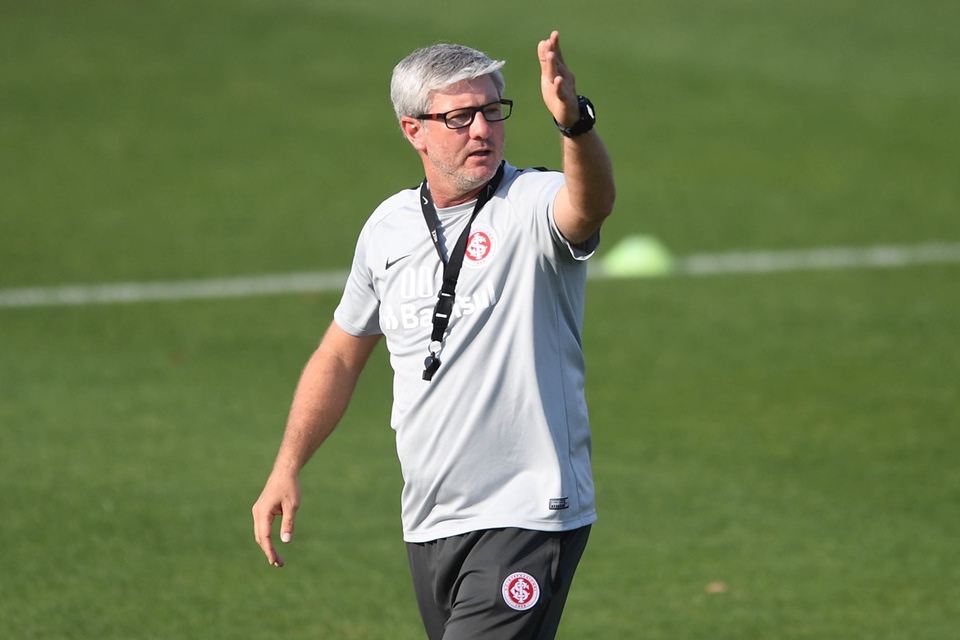 Caiu! Internacional demite o técnico Odair Hellmann