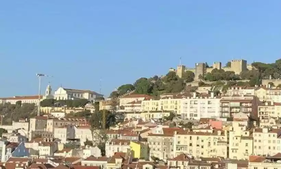 ILUSÃO: Brasileiros estão passando fome e morando na rua em Portugal