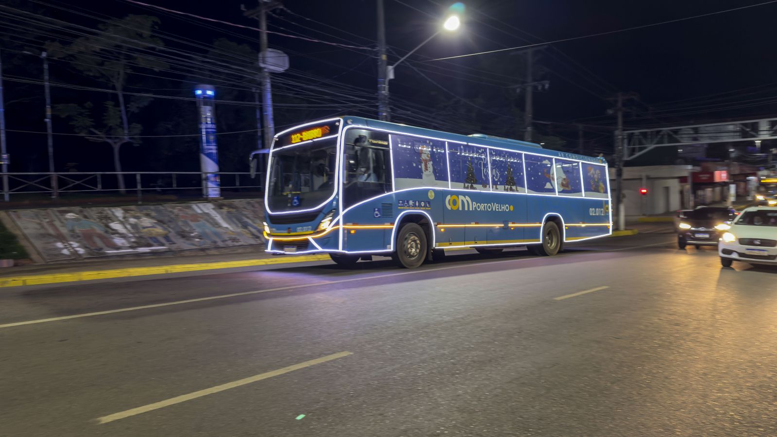 CLIMA DE FESTA: Ônibus com iluminação de LED especial levam o espírito natalino para Porto Velho