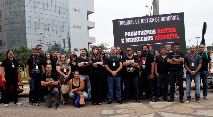 MANIFESTAÇÃO: Servidores do Judiciário protestam contra Lei que desfaz recomposição salarial