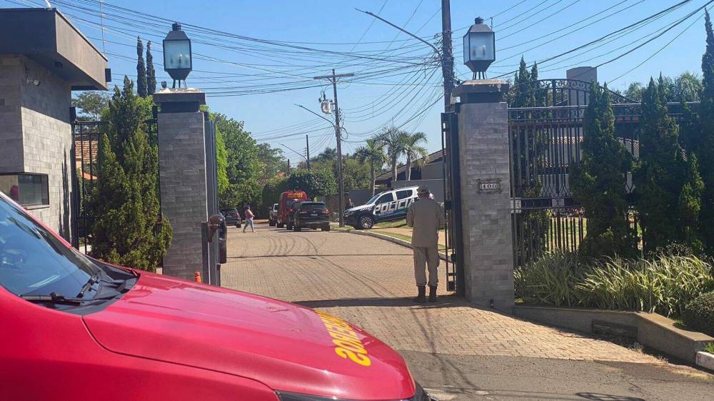 MISTÉRIO: Namorada de morto em acidente aéreo é socorrida com tiro na cabeça