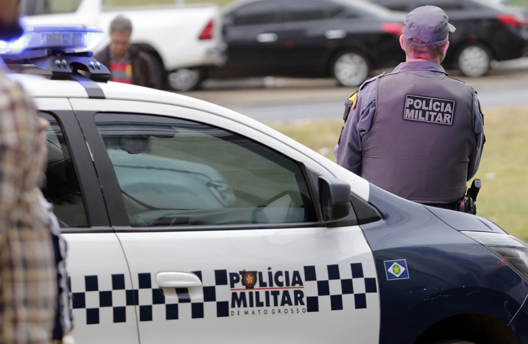 NA MESMA CASA: Homem tenta ter relação sexual com ex-mulher e ela chama a polícia