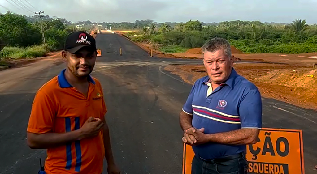 ACOMPANHAMENTO:  Deputado Edson Martins visita obras na ponte sobre o Rio Urupá