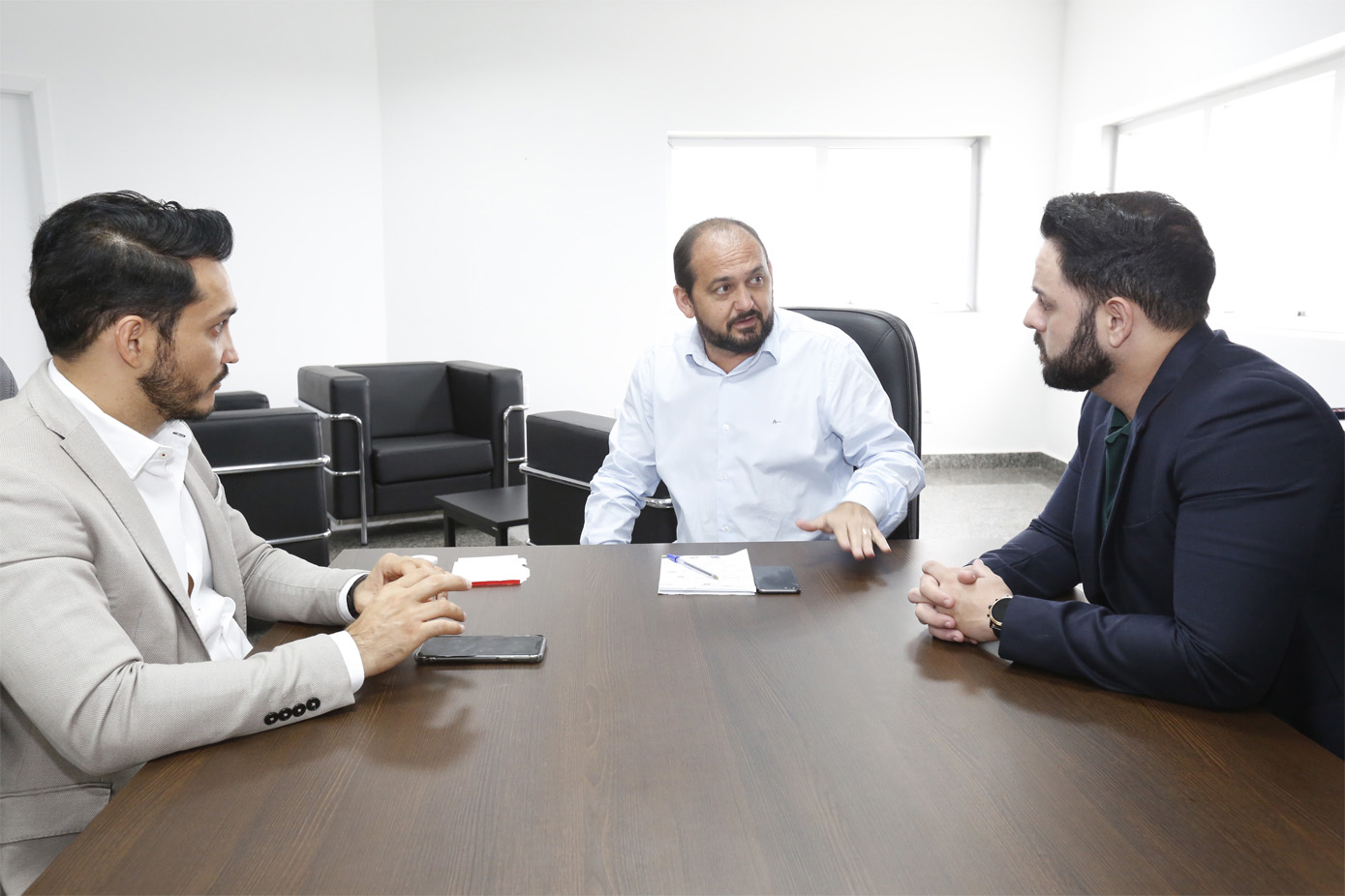 MIL PACIENTES: Laerte Gomes garante R$ 1 milhão para mutirão de cirurgias de cataratas