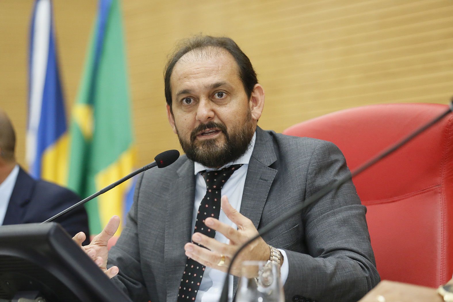 POLÍCIA CIVIL: Laerte Gomes é contra desativação de delegacias no interior