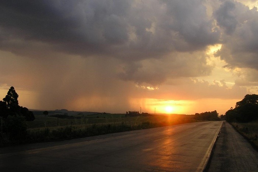 MISTURA: Sexta (01) de muito sol, calor e pancadas de chuva em Rondônia