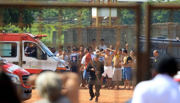 GOIÁS: Rebelião termina com nove presos mortos e 14 feridos