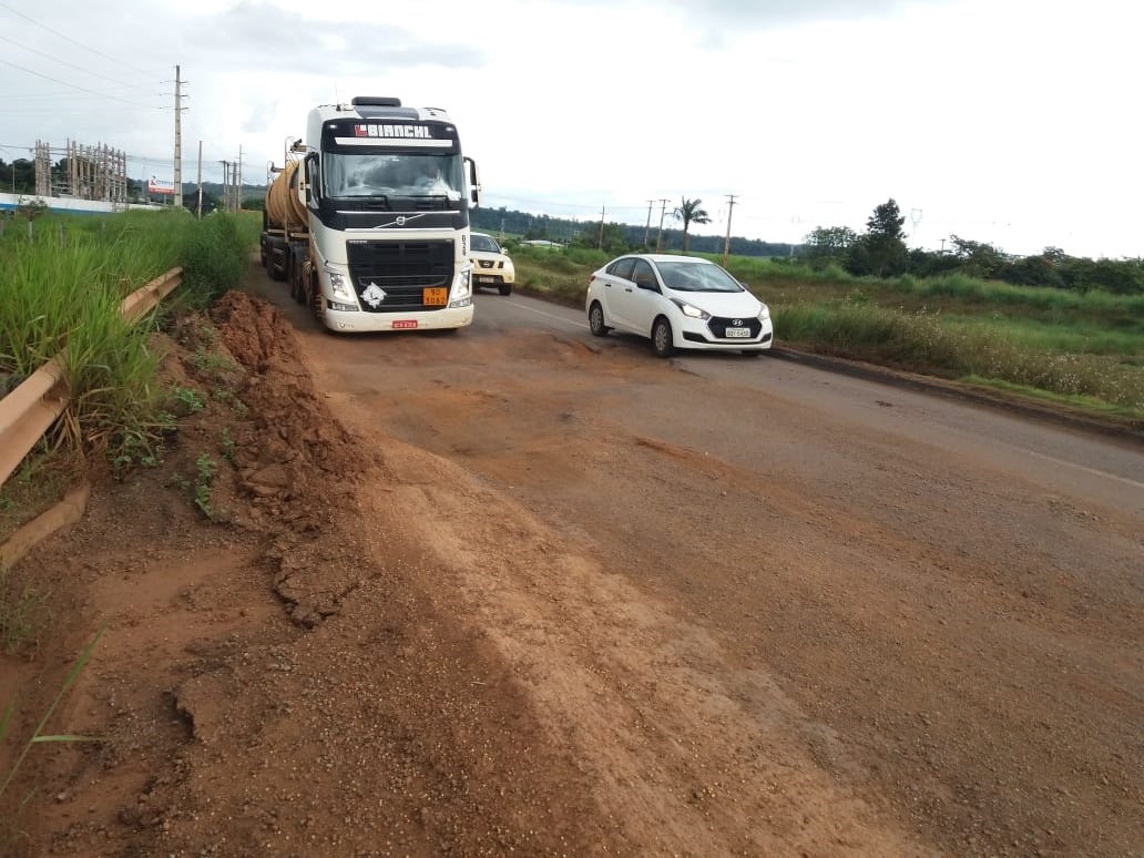 BR 364: DNIT interdita trânsito entre Itapuã do Oeste e Candeias do Jamari para reparos