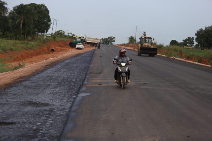 PAVIMENTAÇÃO: Obra na RO-491 beneficia população da região da Zona da Mata