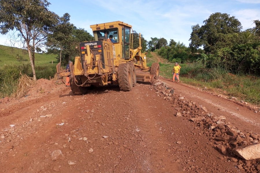 TRAFEGABILIDADE: Governo de RO avança com patrolamento em rodovias da Zona da Mata
