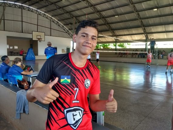 DESPORTO ESCOLAR: Criança com doença rara pretende se tornar astro do voleibol