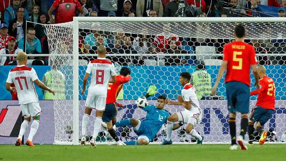 Com ajuda do VAR, Espanha empata com Marrocos e fica em primeiro no Grupo B