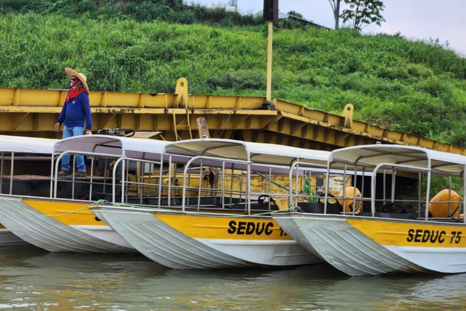 ACESSO À EDUCAÇÃO: Governador garante transporte escolar fluvial para estudantes do Baixo Madeira