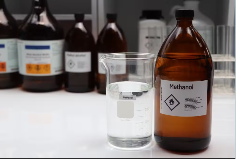 DRINK FATAL: Senad emite alerta sobre risco de bebidas adulteradas com metanol