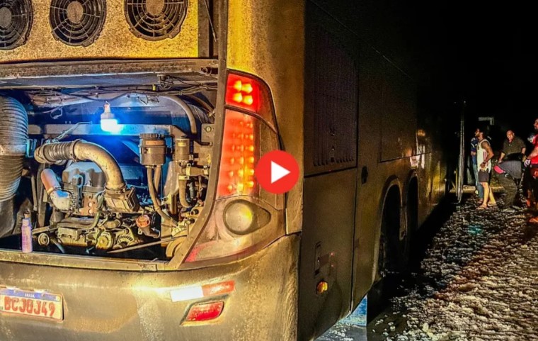 RUMO AO PERU: Mais de 50 flamenguistas abandonam ônibus quebrado e seguem trajeto a pé
