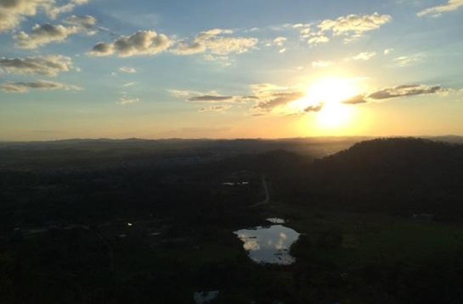 POR POUCO: Família vai visitar morro da Embratel e carro despenca de quase 50 metros