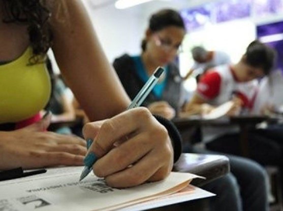 ENEM 2025: Estudantes tem até sexta (2) para pedir isenção da taxa de inscrição