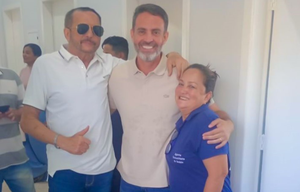 MACÁRIO BARROS: Vereador da reinauguração da UBS de Vila Teotônio ao lado do prefeito