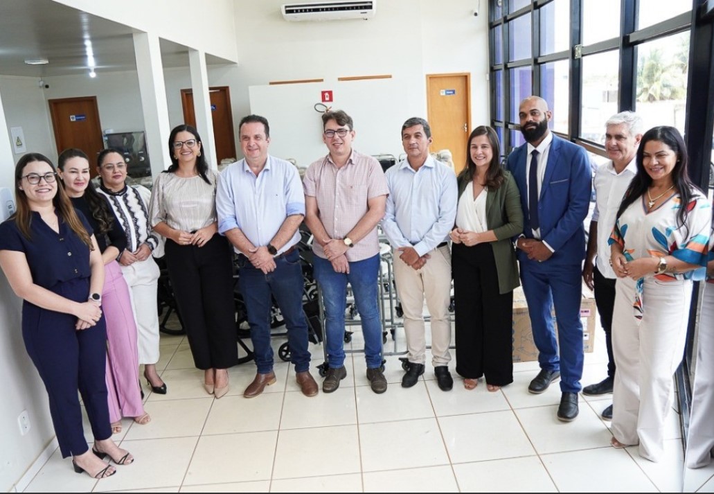 LUIS DO HOSPITAL: Deputado entrega 200 cadeiras de rodas e banho para a saúde de Jaru