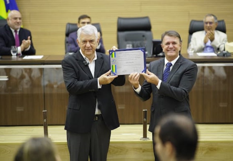 LUIZINHO GOEBEL: Deputado entrega Título de Cidadão Honorário a Adélio Barofaldi