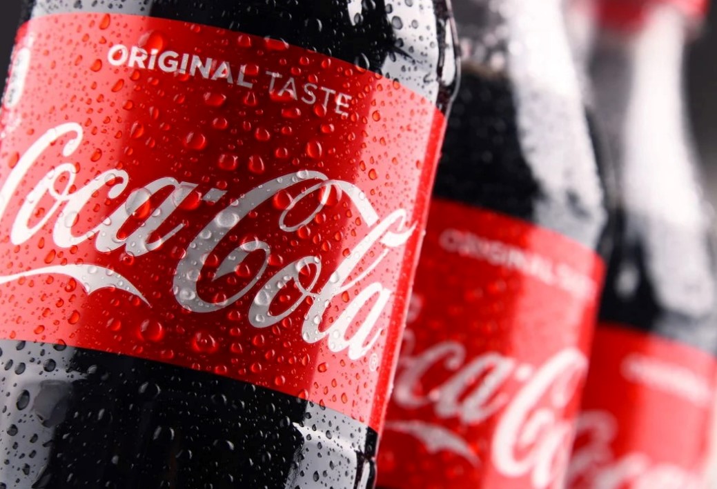 DESMENTIDO: Boato sobre metanol na Coca-Cola é falso, afirmam autoridades