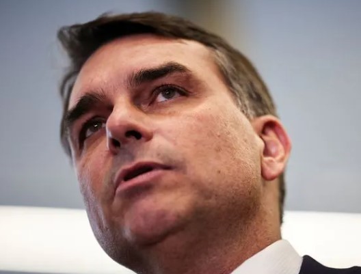 NÃO CUMPRIU: Aliados consideram 'inaceitável' possível fuga de Flávio do Brasil