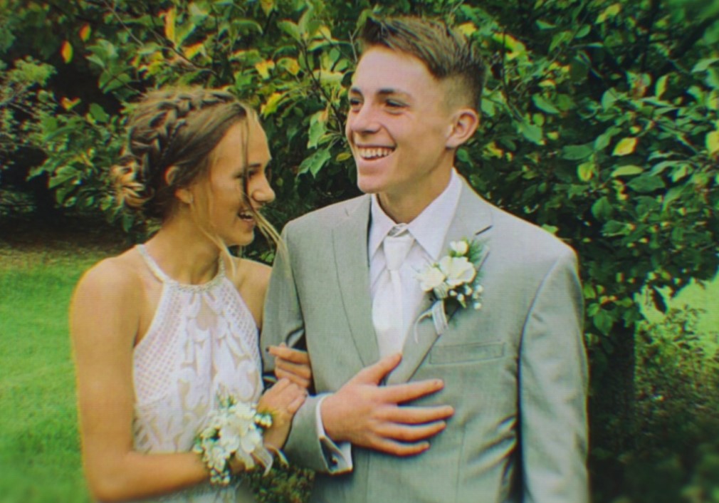 NÚMERO DESCONHECIDO: Documentário chocante mostra assédio cibernético a casal adolescente - Por Marcos Souza