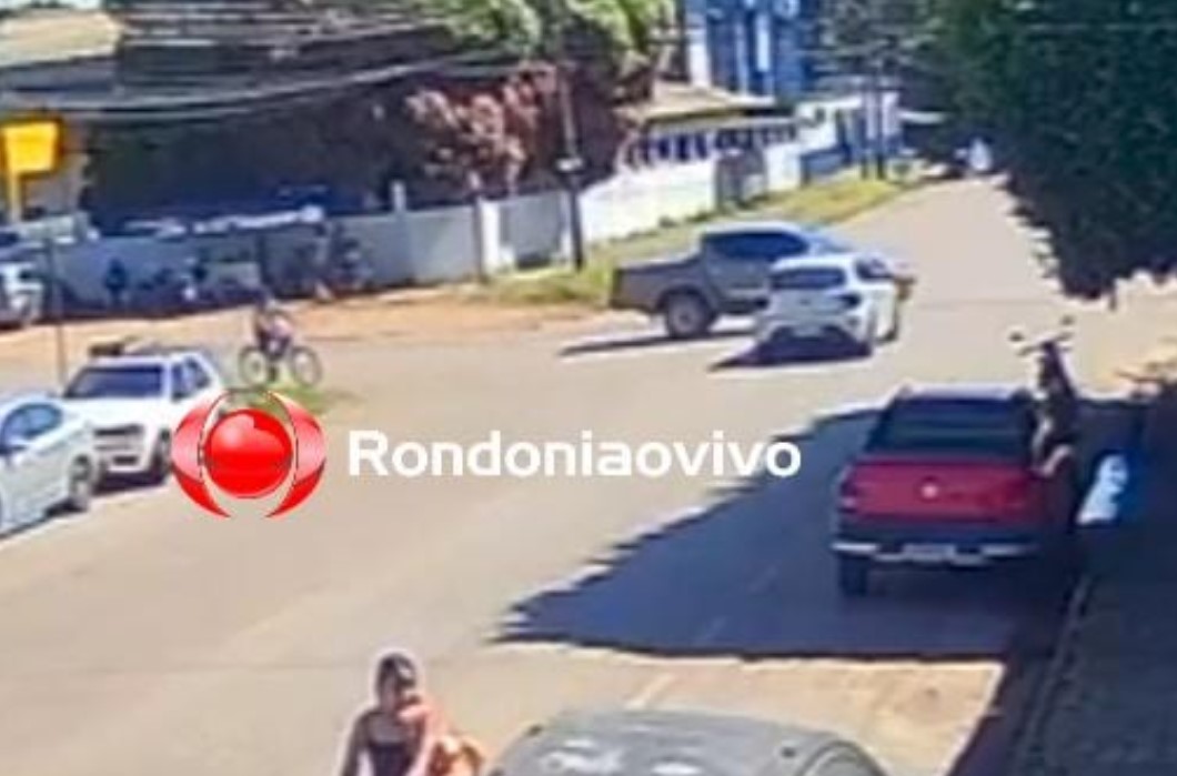 VÍDEO: Capotamento de caminhonete é filmado por câmera de segurança no Centro